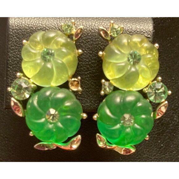 Vintage Lisner Molded Glass Shades Of Green Floral Clip-On Earrings - Picture 8 of 12